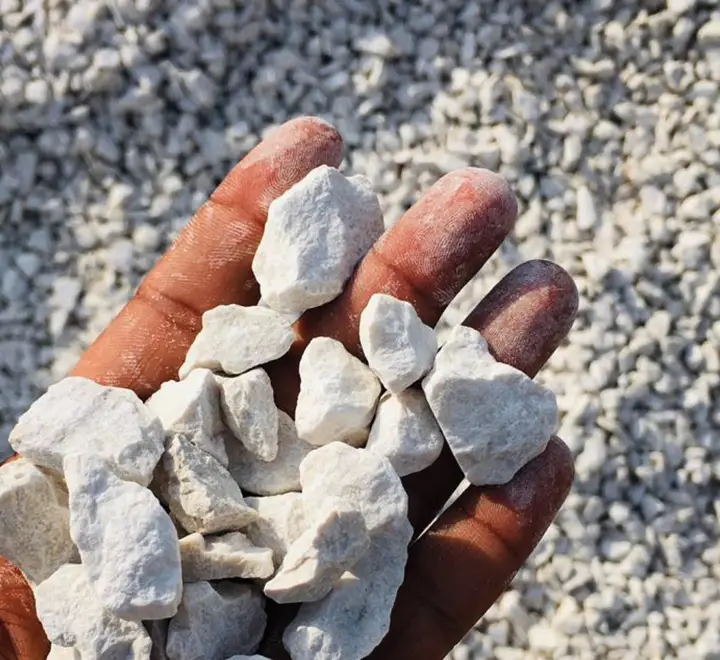 Off White Gravel 1-2cm 20kg Bag — Decore And Stones for Dubai & UAE delivery | Planto.ae
